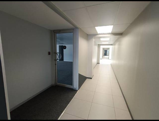 BUSINESS PROPERTY TO RENT IN CRESTA